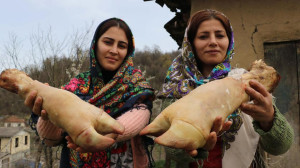 پخت آش پاچه گوساله در روستایی...