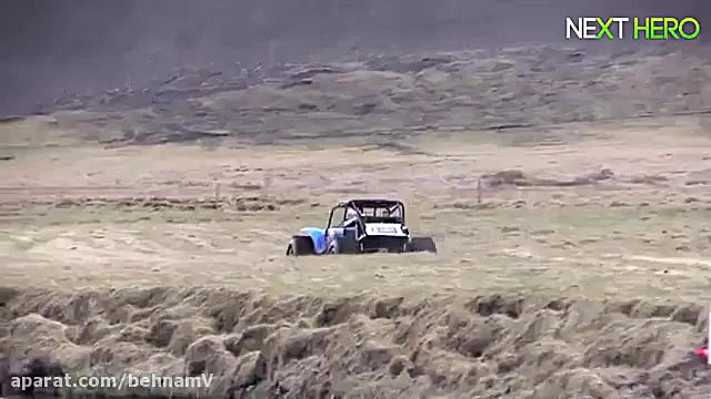 ماشینی که روی آب حرکت میکند (ر...