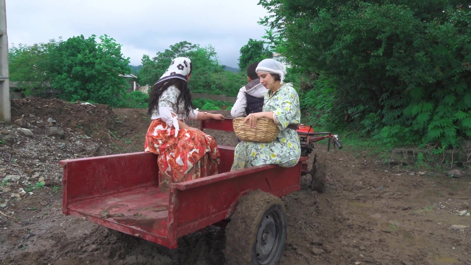 روستای مادربزرگ بعد از کار مزر...