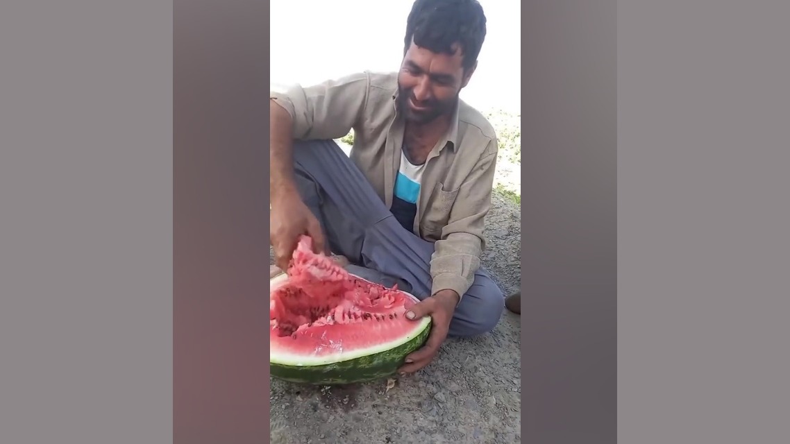 خنده ی مرد هندوانه خور
