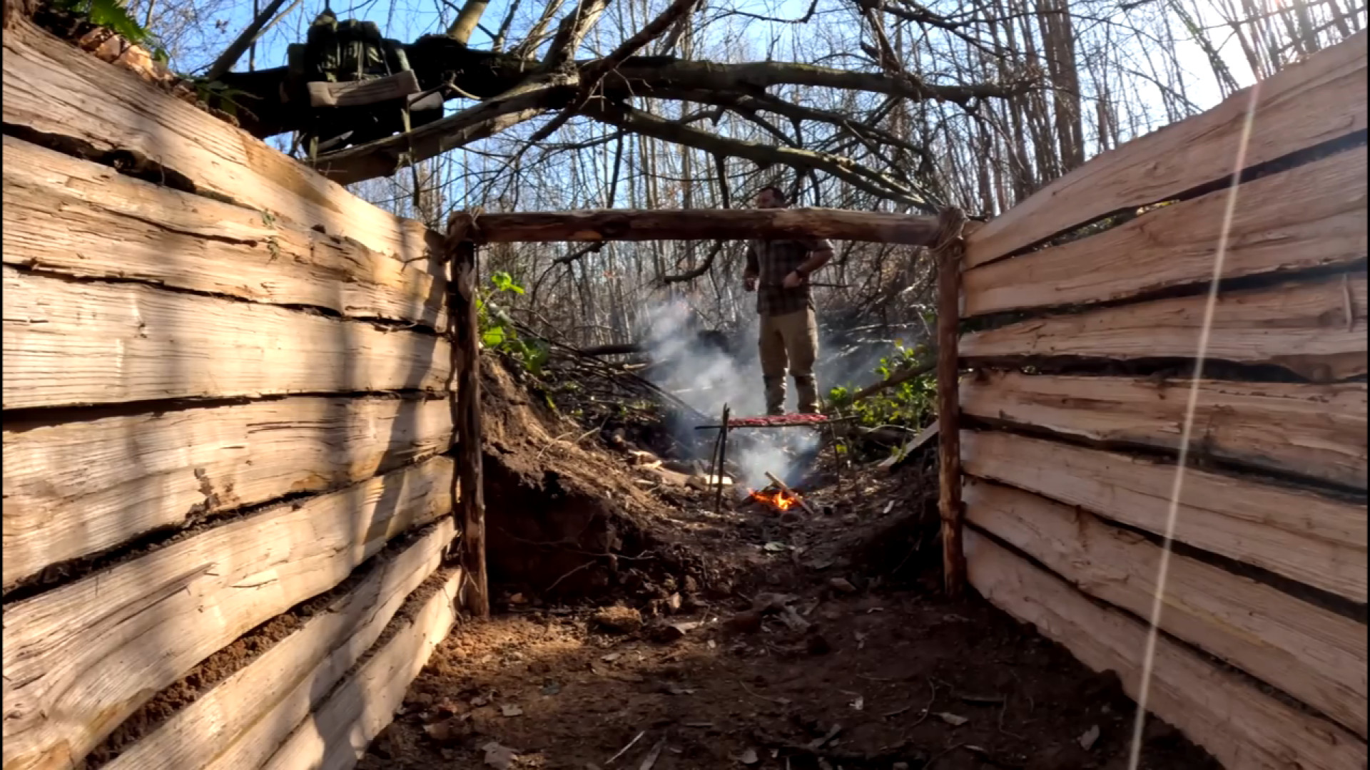 کمپینگ و ساخت کلبه چوبی در جنگ...