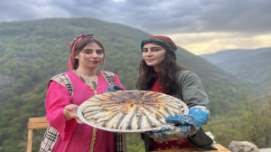 ته دیگ با ماهی در روستای بهاری