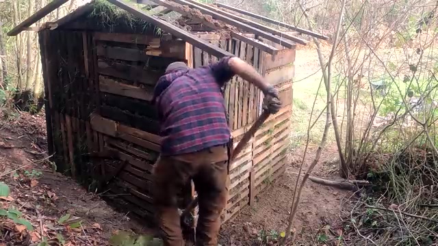 ساخت کلبه چوبی با همه متعلقات...