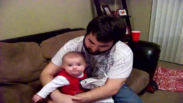 نی نی رو بابا خرابکاری کرد!!:)...