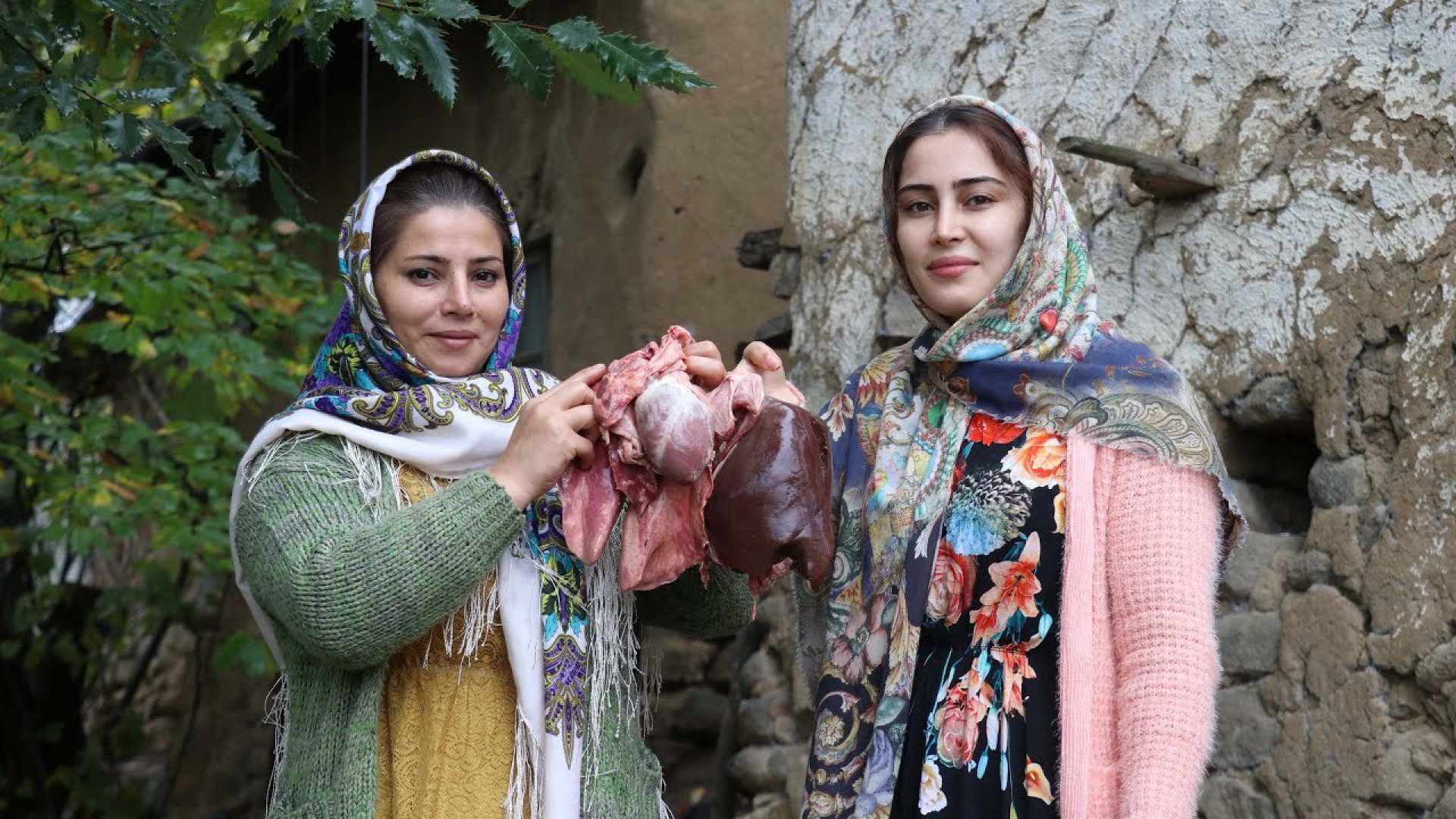 خت جغوربغور محلی در دل روستا؛...