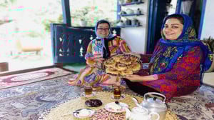 نان شیرمال باطعم توت فرنگی وشک...