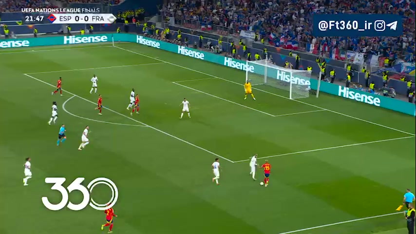 ضربه به زیر طاق دروازه گل اول...