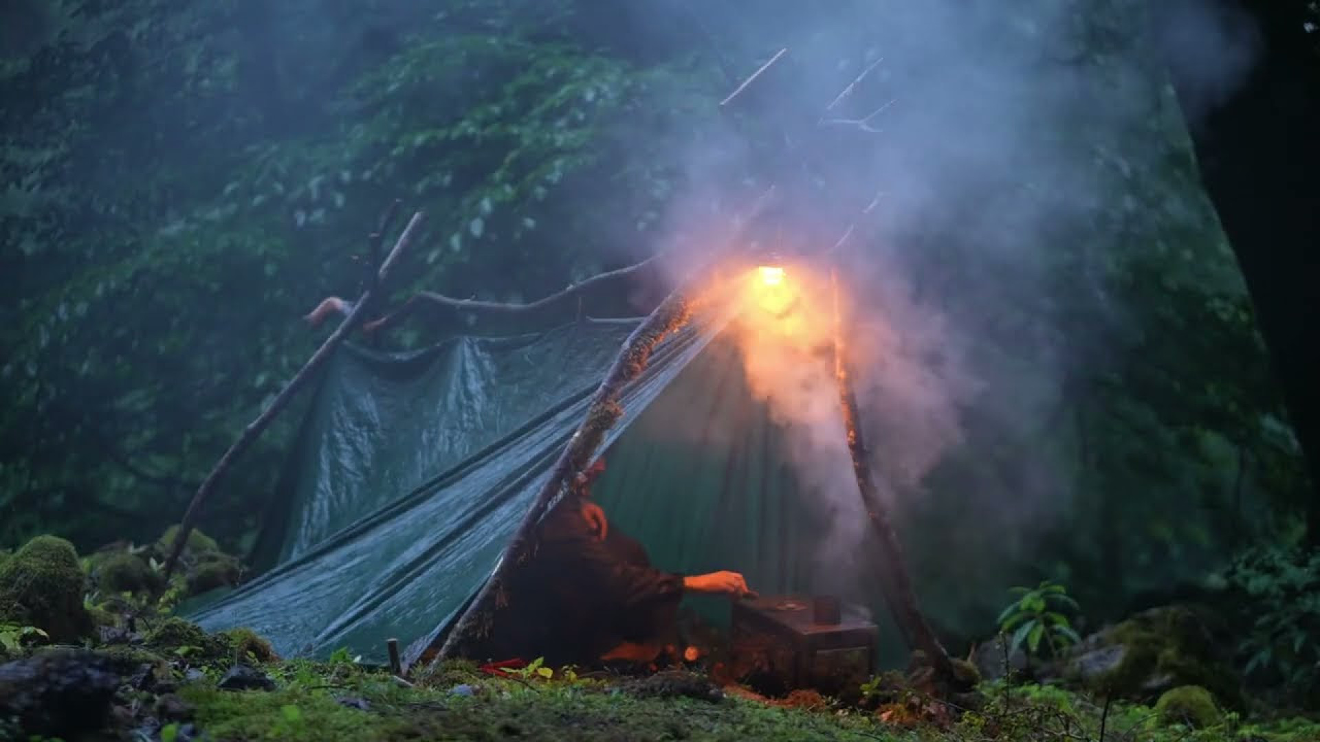 کمپینگ در باران شدید