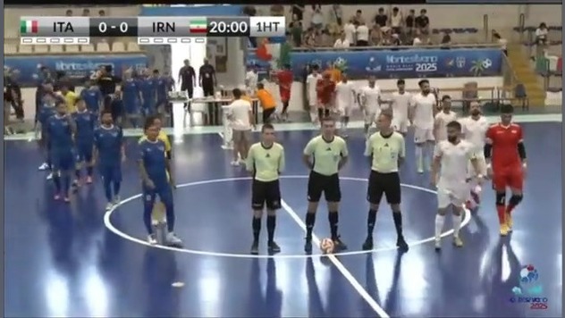 احترام نظامی فوتسالیست‌های ناش...