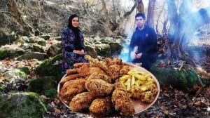 مرغ و قارچ سوخاری تو دل جنگل ک...