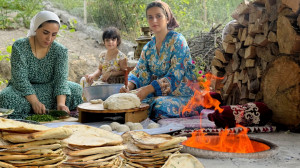 پخت نان لواش با طعم پیازچه و ک...