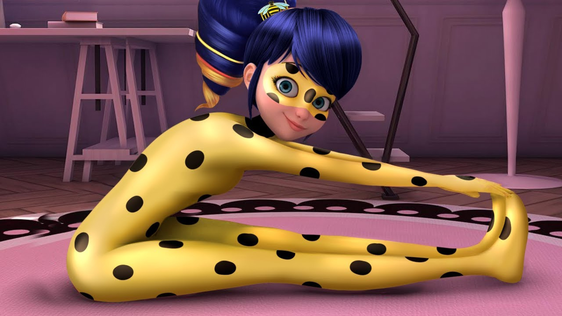 دختر کفشدوزکی و گربه سیاه دوبل...