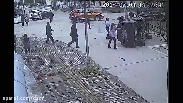 لحظه تصادف دو شاسی بلند در چین