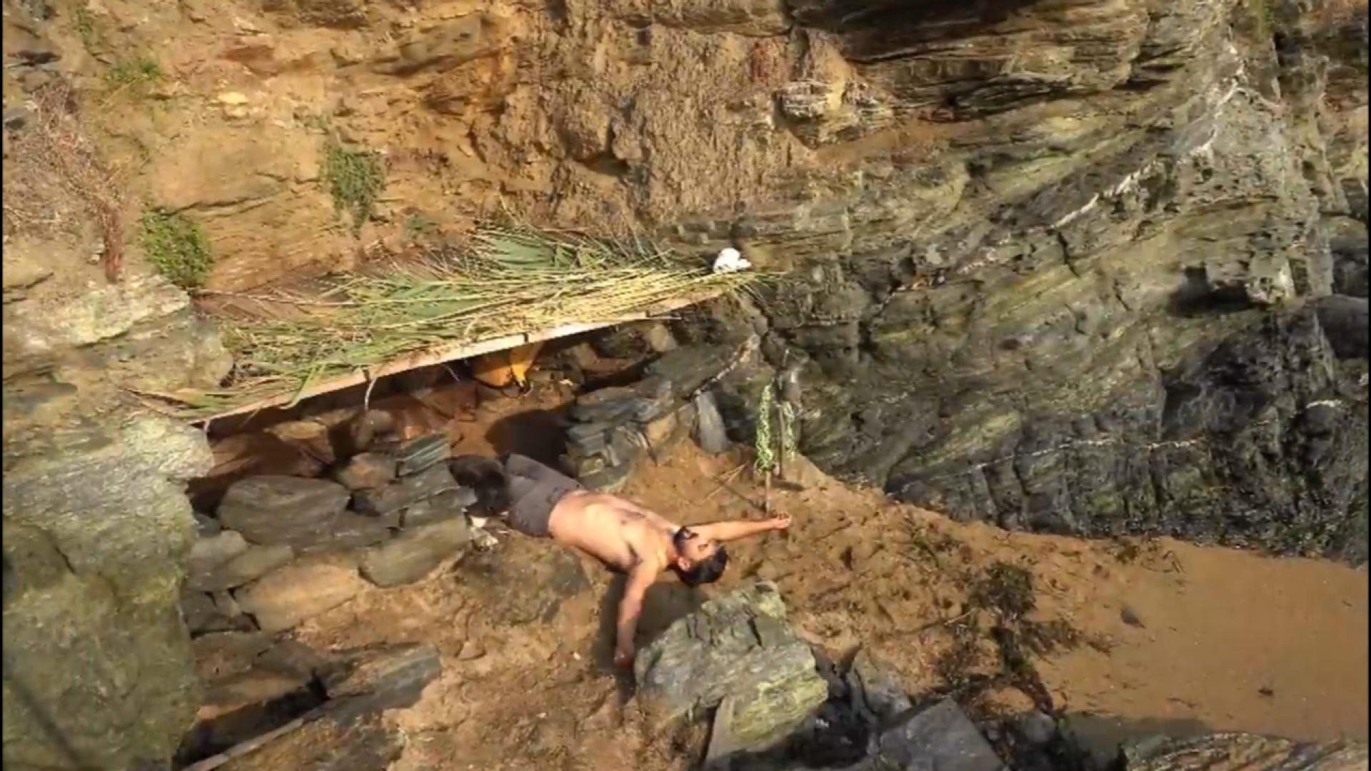 کمپینگ و ساخت کلبه شگفت انگیز...