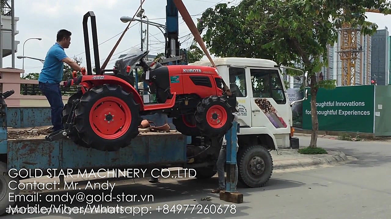 KUBOTA TRACTOR B2420 ON THE TR...