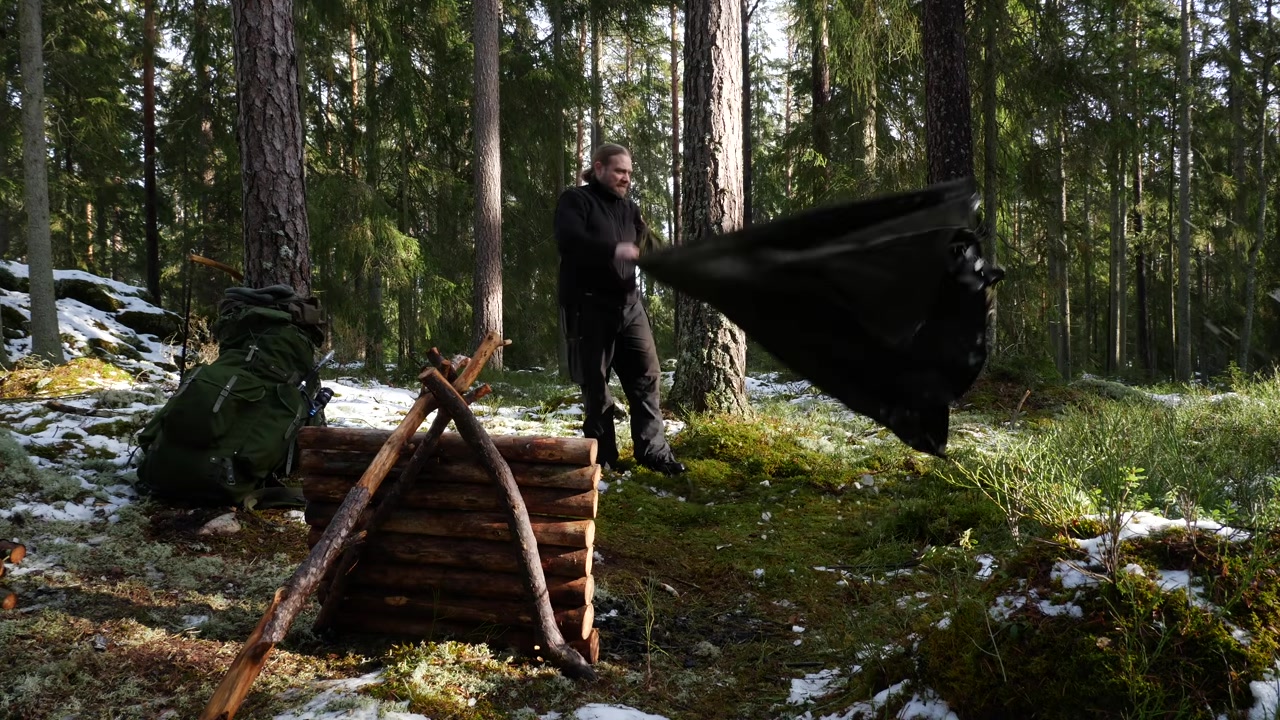 کمپینگ بقا در جنگل های برفی