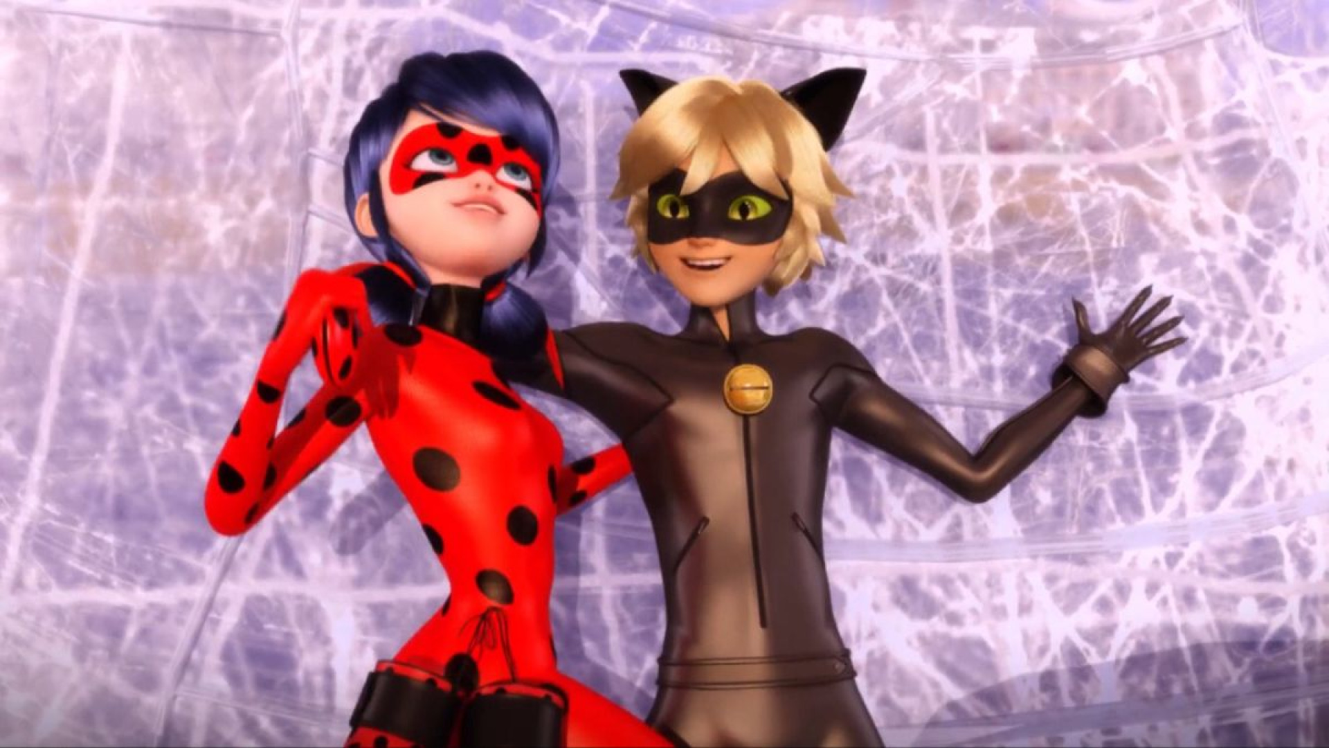 دختر کفشدوزکی و گربه سیاه دوبل...