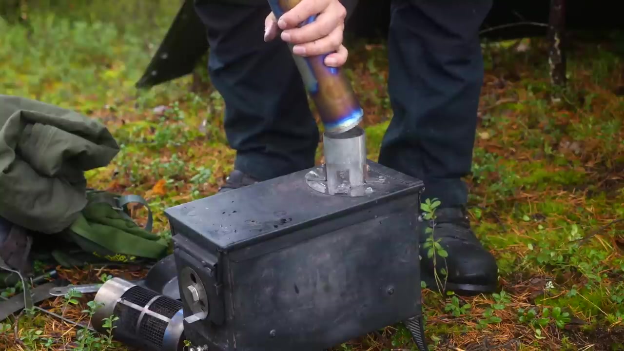 کمپینگ در یک چادر سرخپوستی کنا...