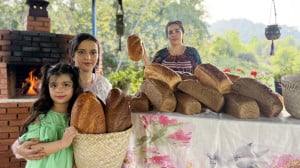 پخت نان های حجیم در کوره با سی...