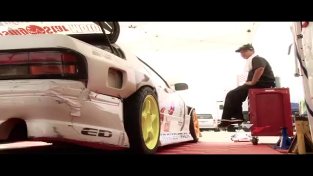 مسابقه دریفت در پیست Wall Spee...