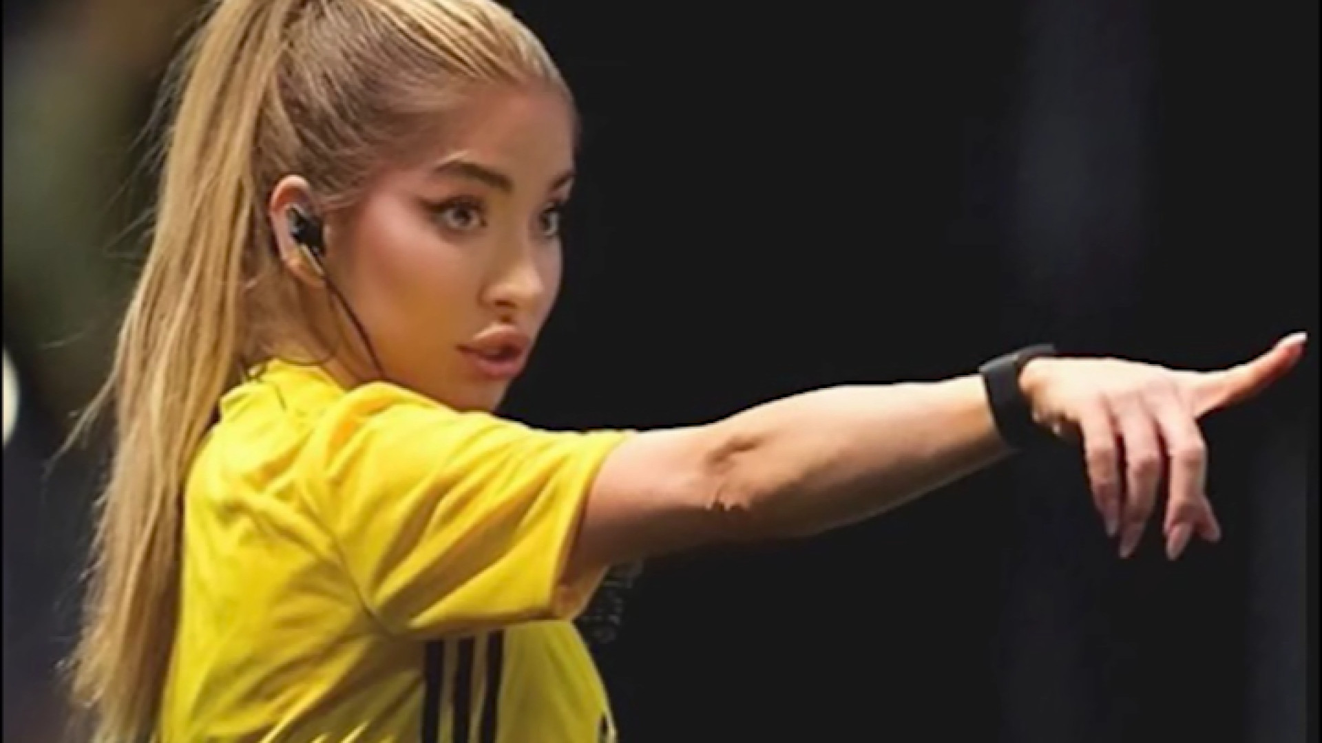 چالش‌های زیباترین داور فوتبال...