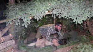 کمپینگ بقا و ساخت کلبه چوبی در...