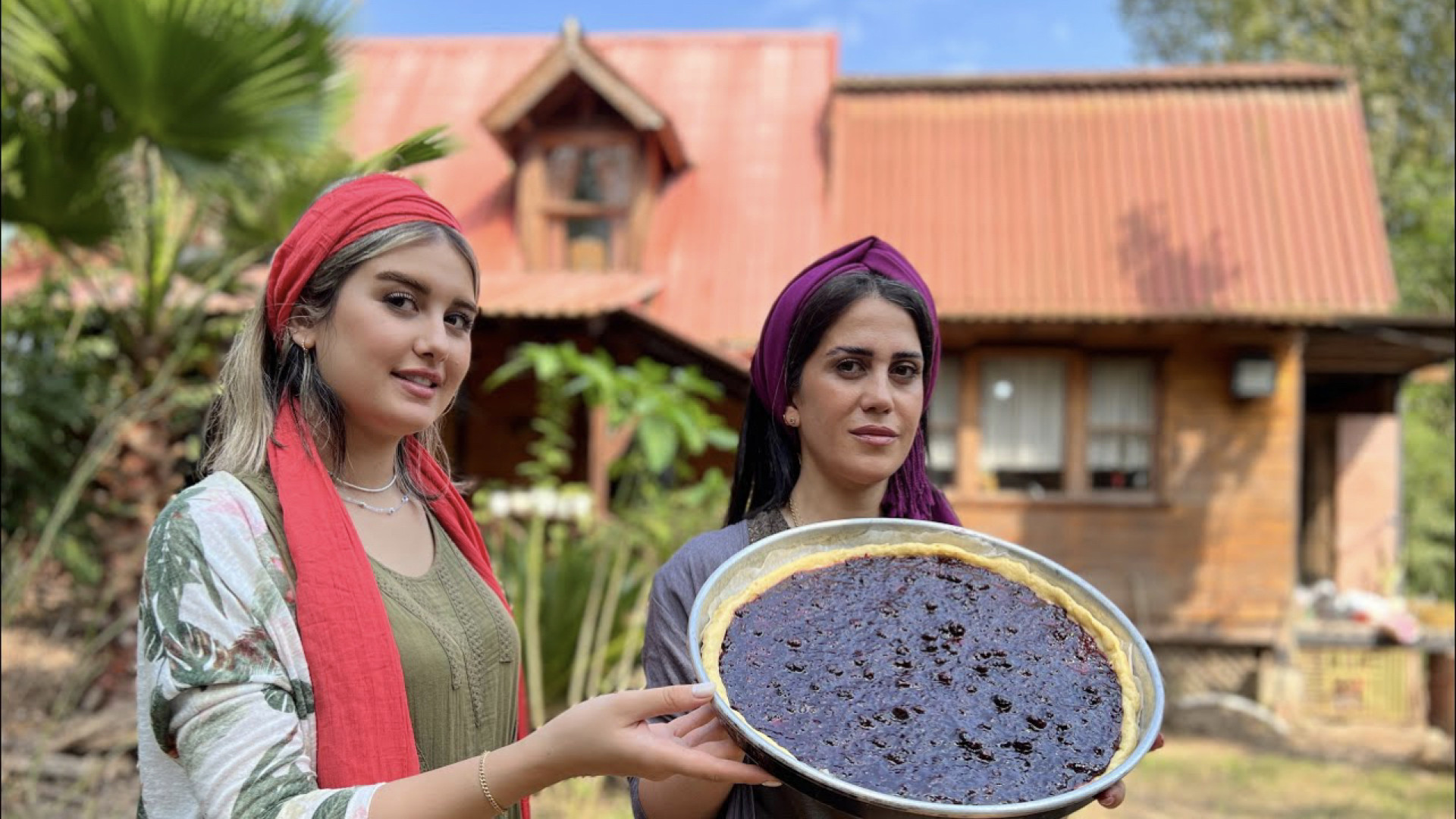 کمک به مردم سیل زده در روستا