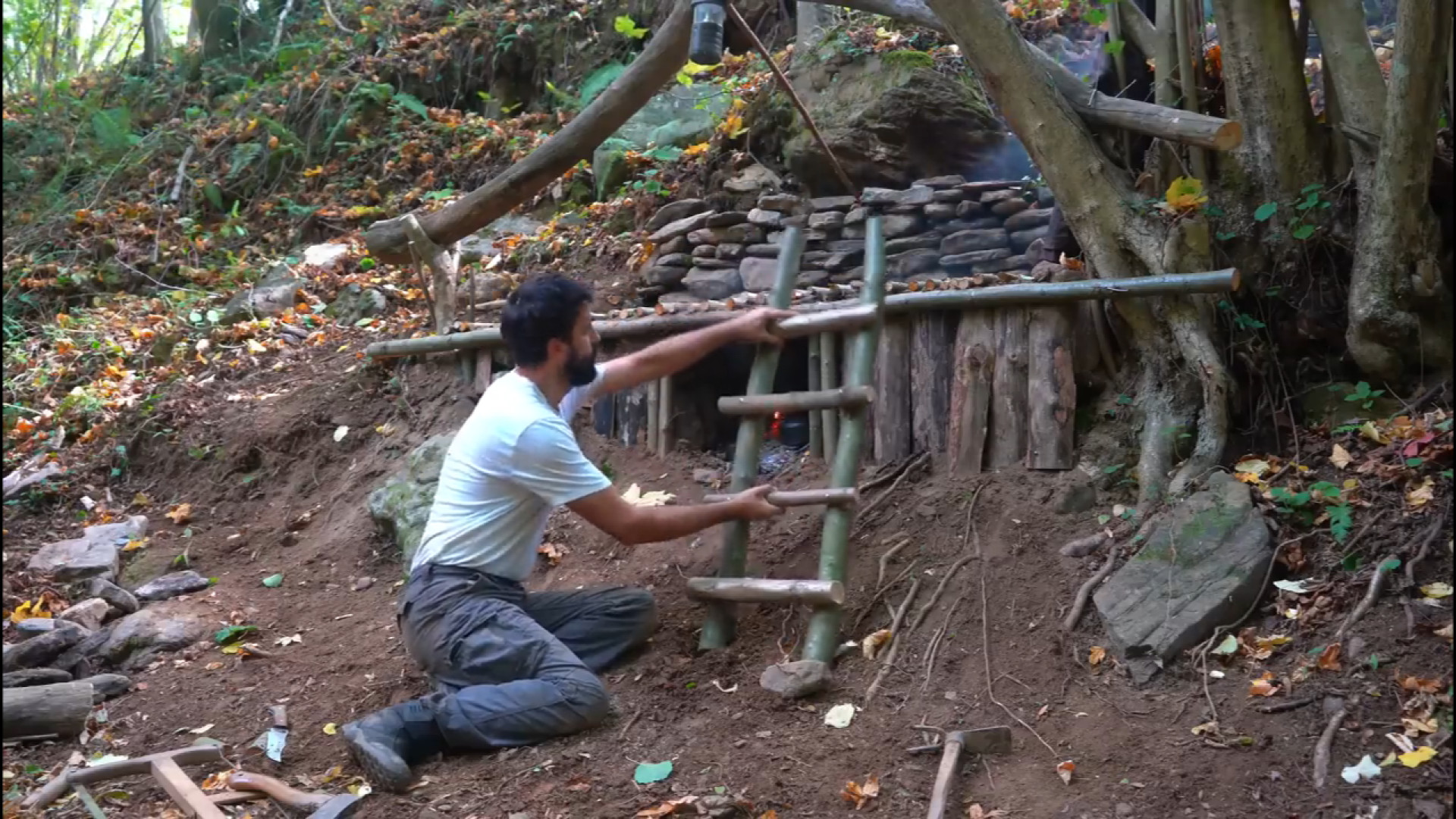 کمپینگ و ساخت کلبه چوبی در جنگ...