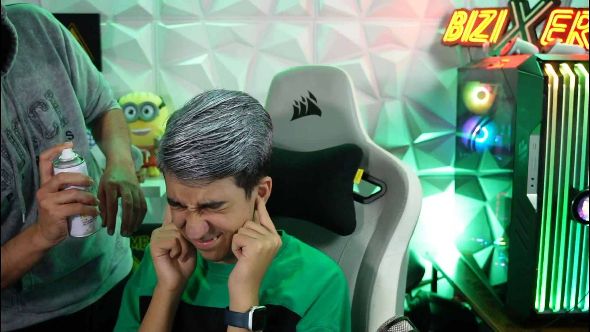 چالش سفید کردن مو های مهدی بیز...