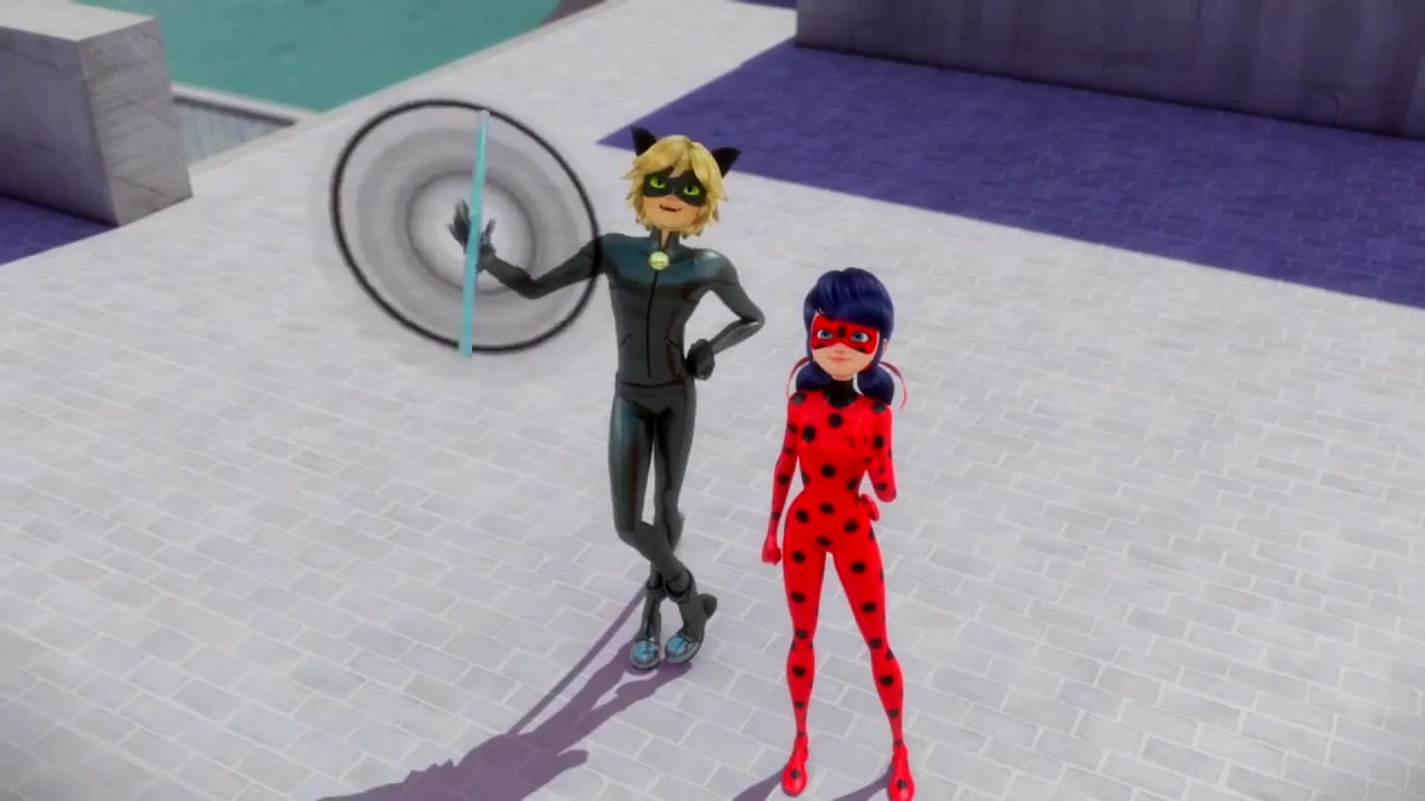 دختر کفشدوزکی و گربه سیاه دوبل...