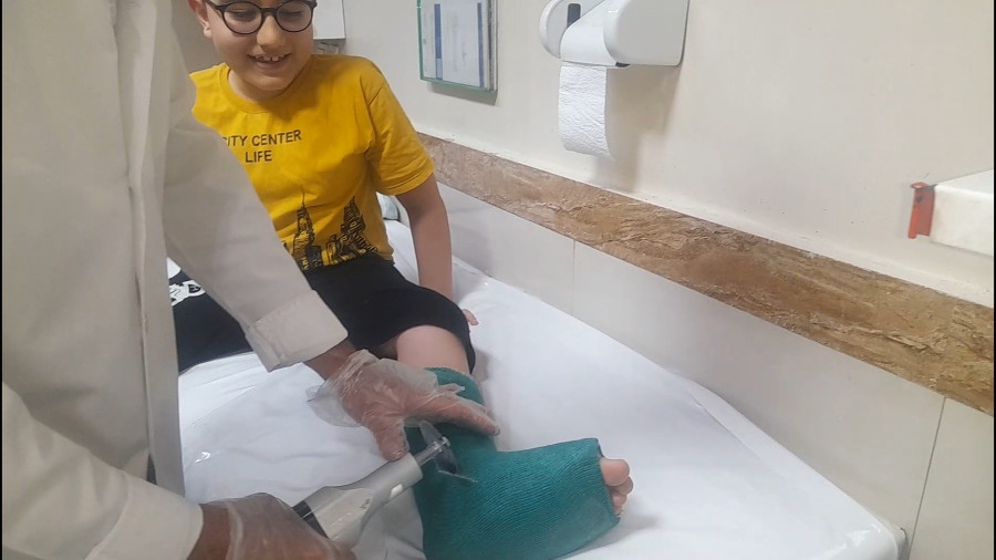 بازکردن گچ پا اقا کیان
