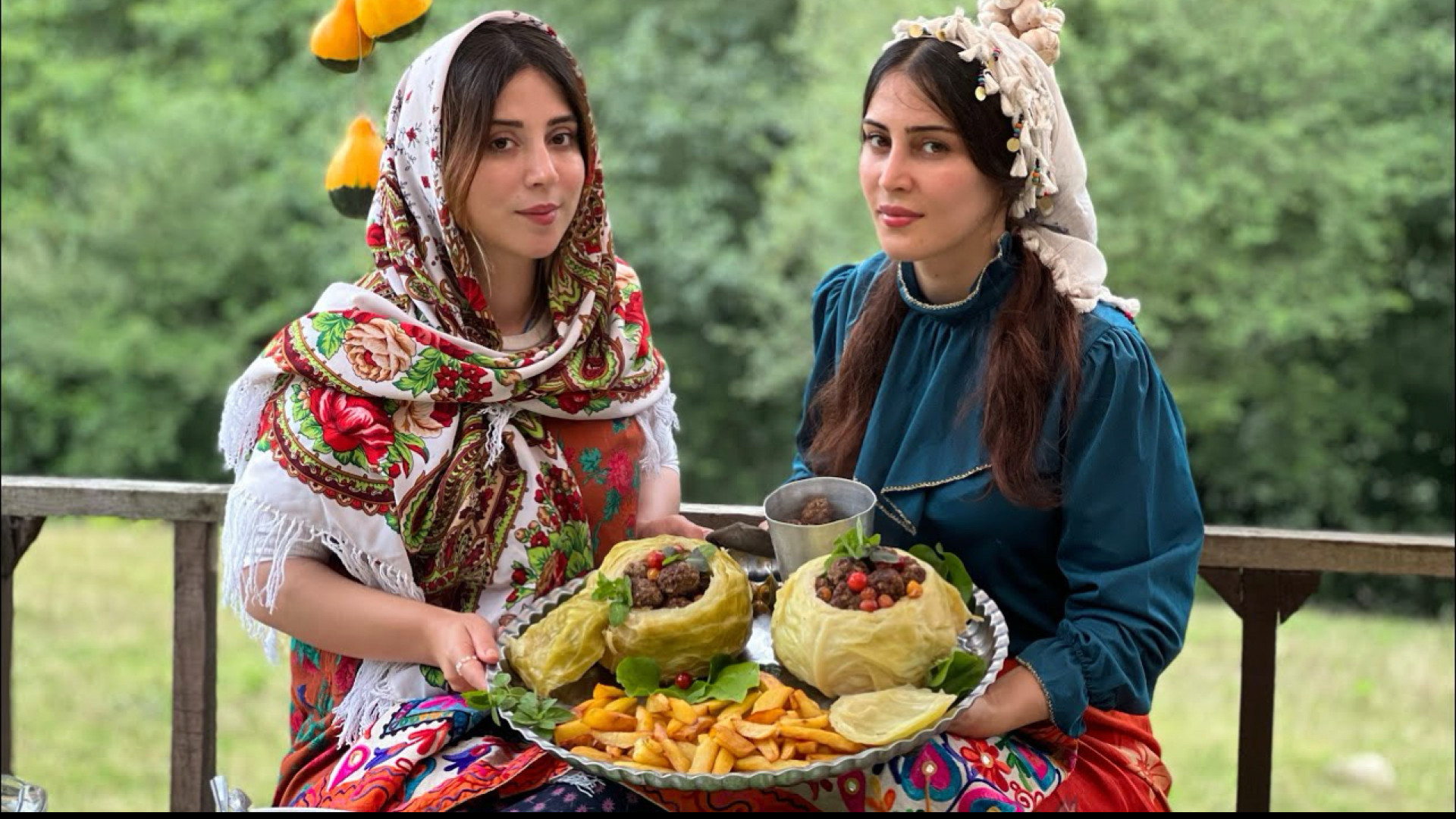 پخت کلم و کباب تازه در کلبه چو...