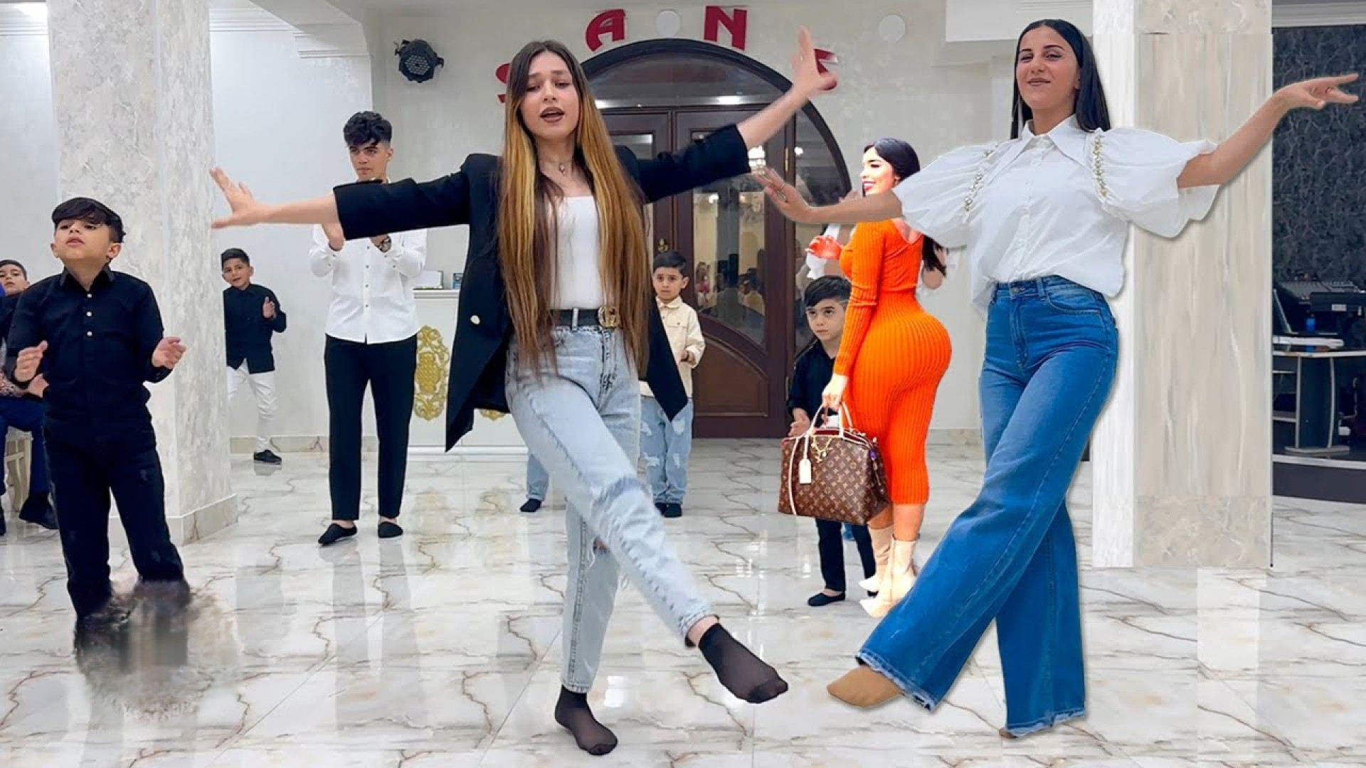 آهنگ فوق العاده شاد و زیبای آذ...