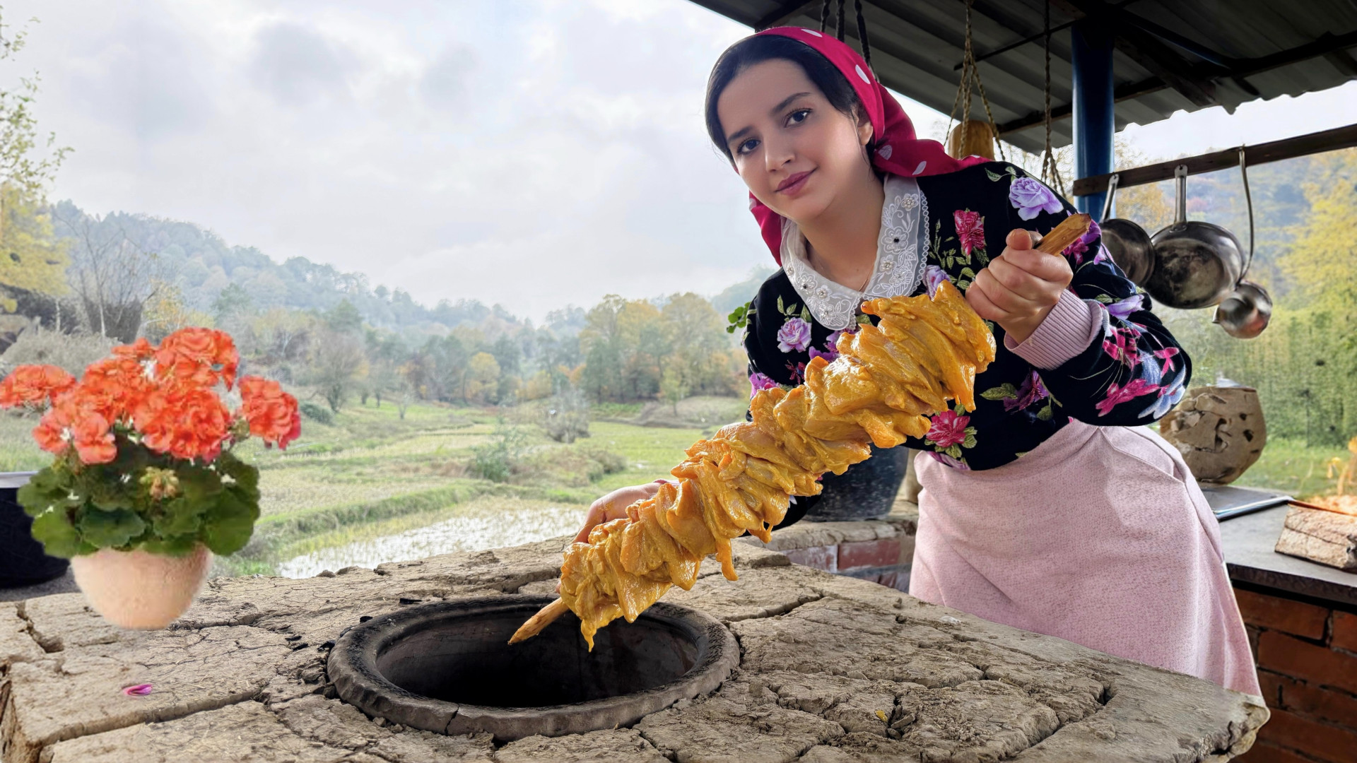 شاورمای مرغ خانگی در تنور گِلی...