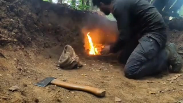 ساختدپناهگاه چوبی زیرزمینی در...