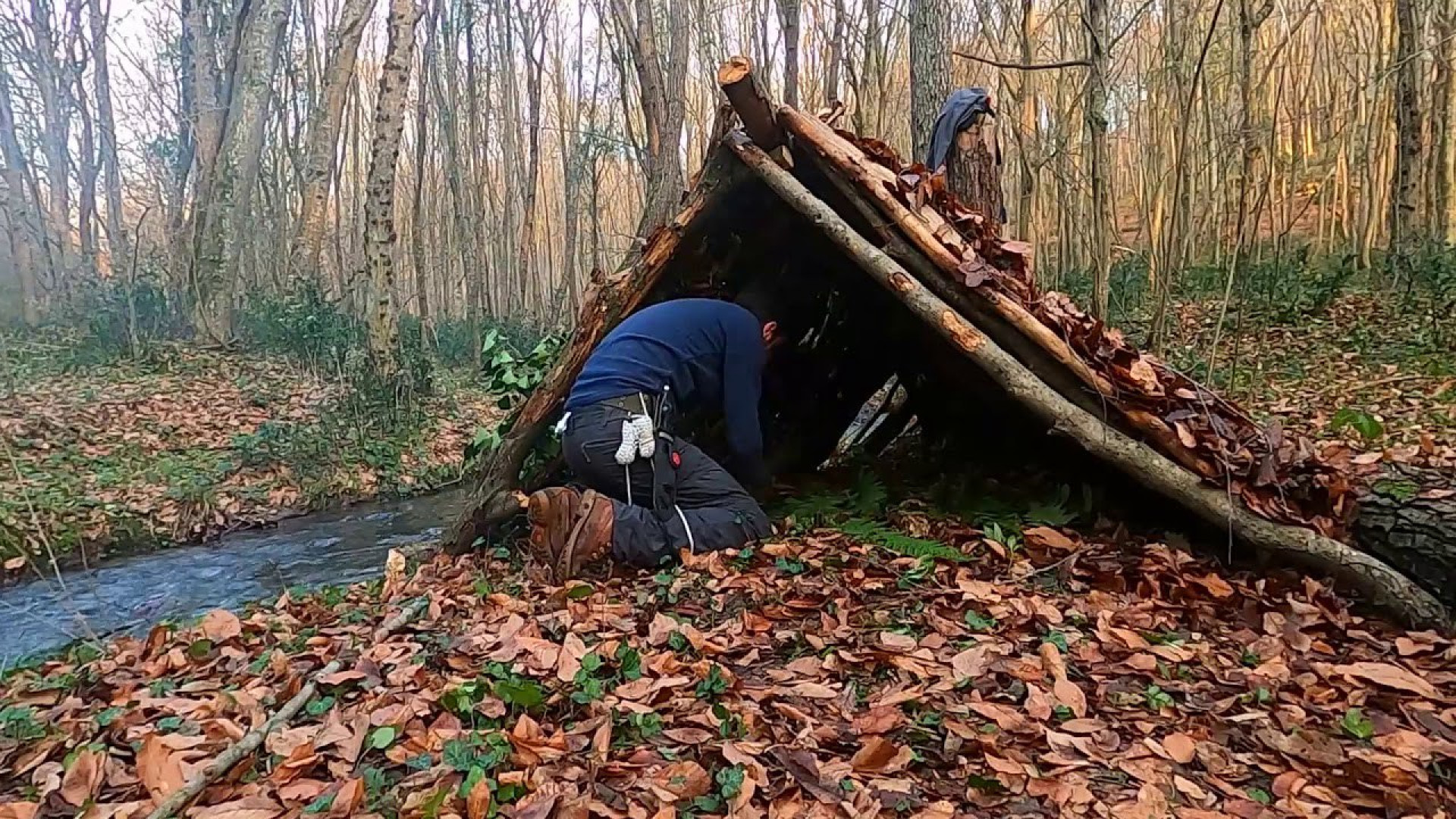 کمپینگ و کباب بوقلمون روی آتش...