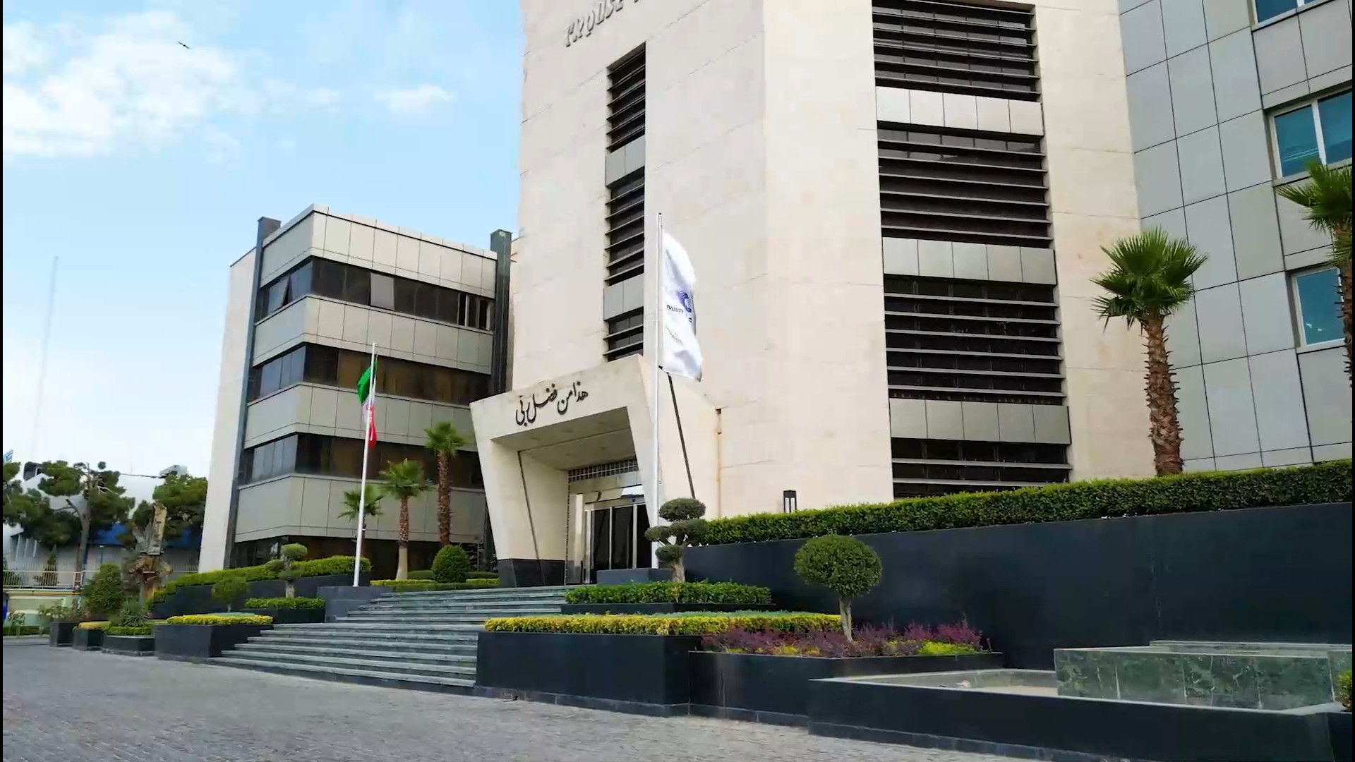 گزارش دیجیاتو؛ بخش تحقیق و توس...