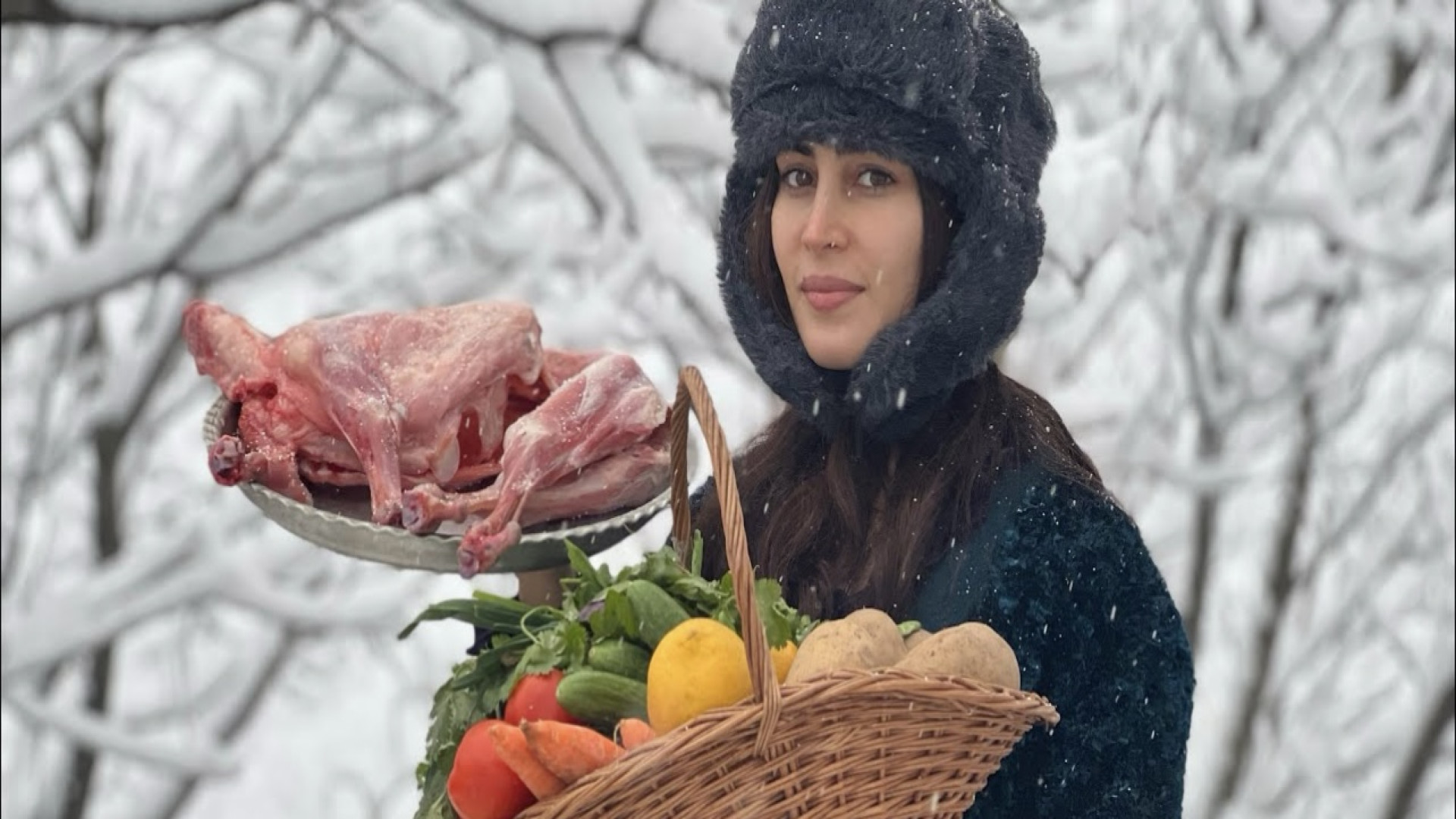 پخت بره گوسفند زیر برف در تنور