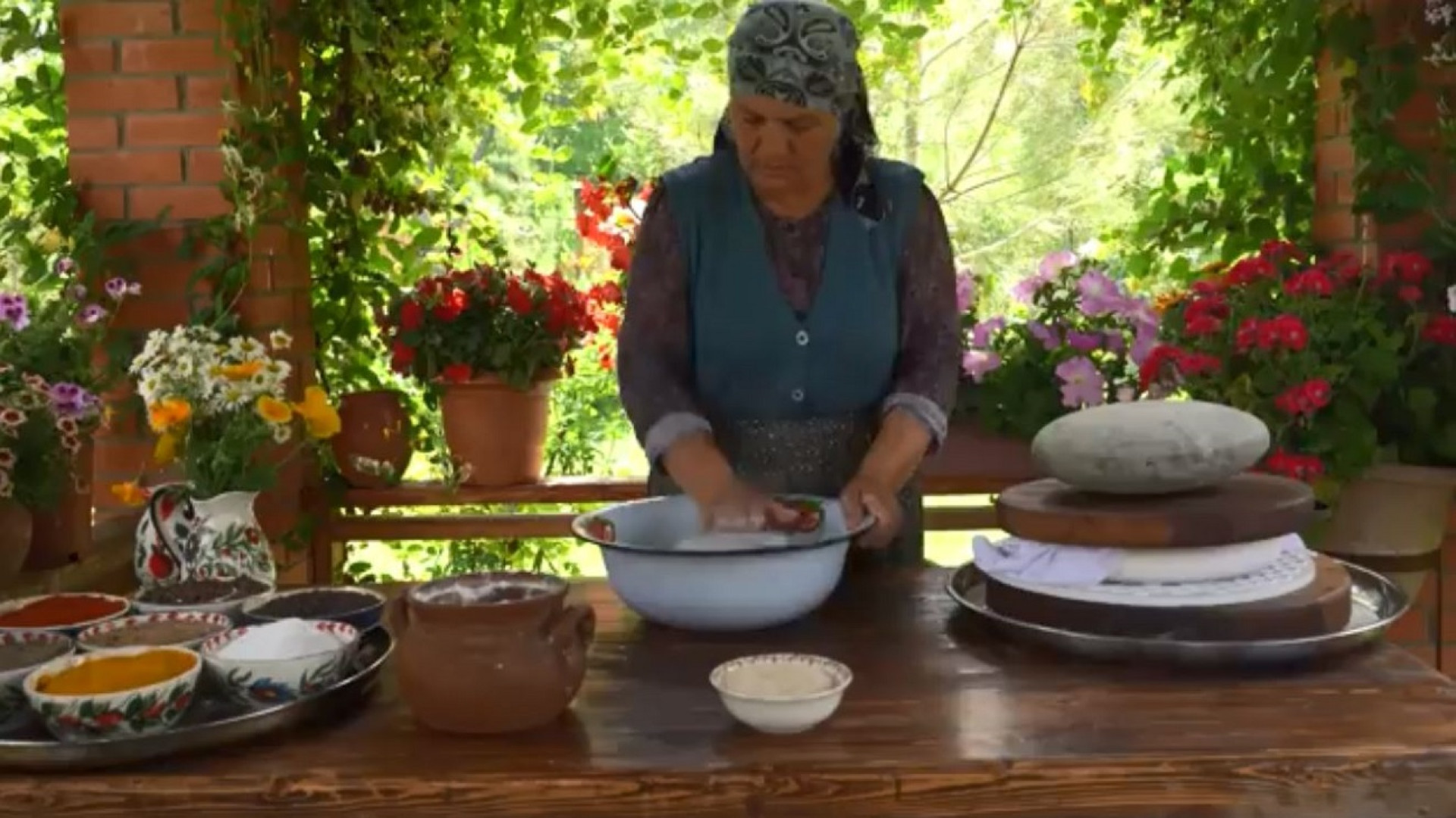 تهیه پنیر سنتی با شیر تازه گوس...