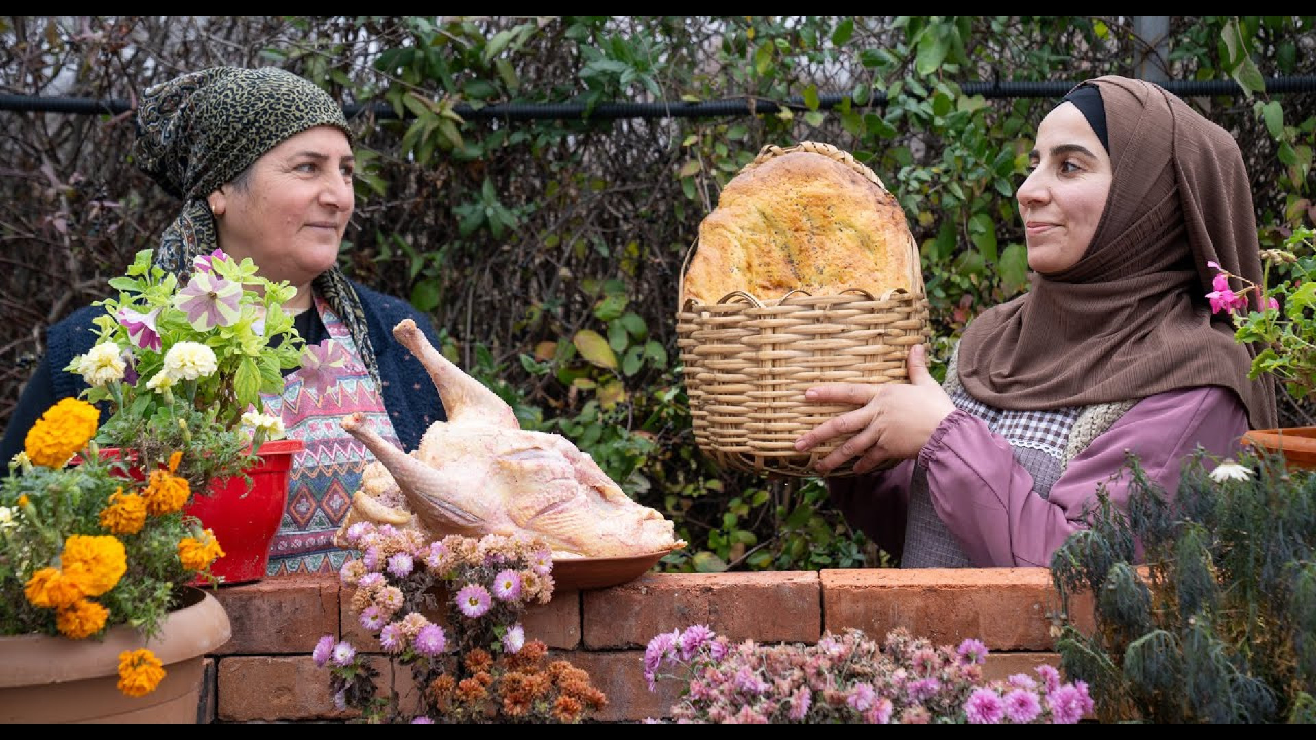 پخت بوقلمون شکم‌ پر و نان تازه...