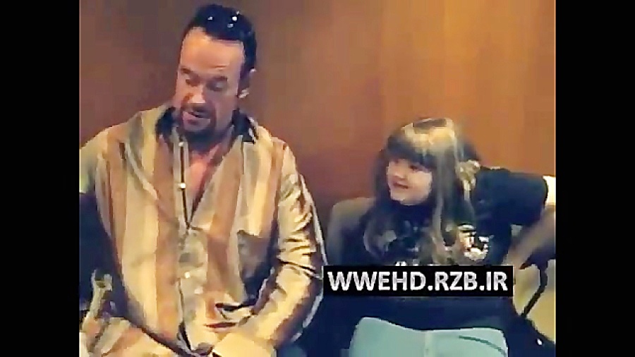 خارج از رینگ با اندرتیکر.