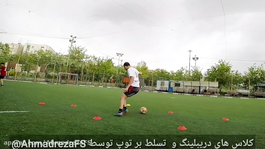 تمرینات دریبلینگ و تسلط بر توپ...