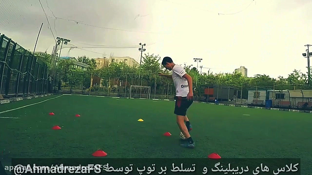 تمرینات دریبلینگ و تسلط بر توپ...