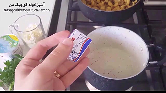 طرز تهیه پاستا (با مرغ و سس مخ...