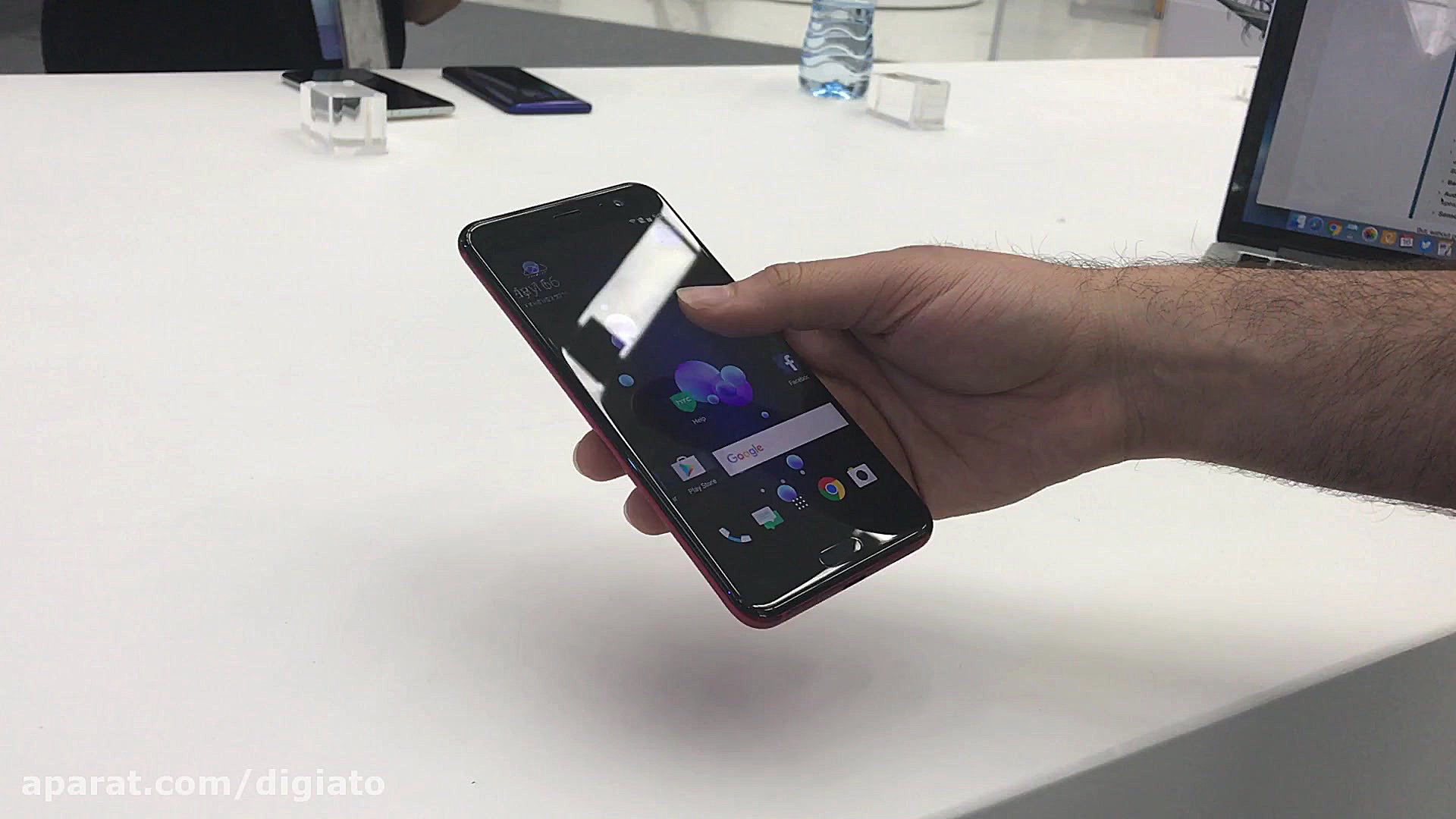 نگاه نزدیک دیجیاتو به HTC U11...