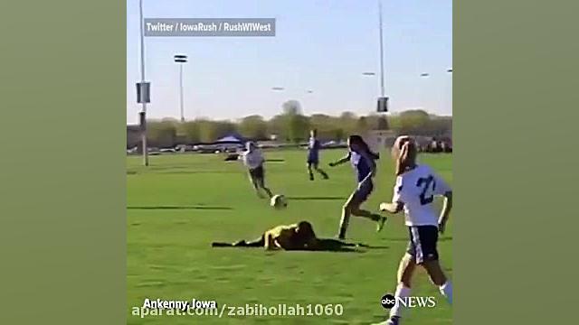 حرکت فوق العاده داور فوتبال بر...