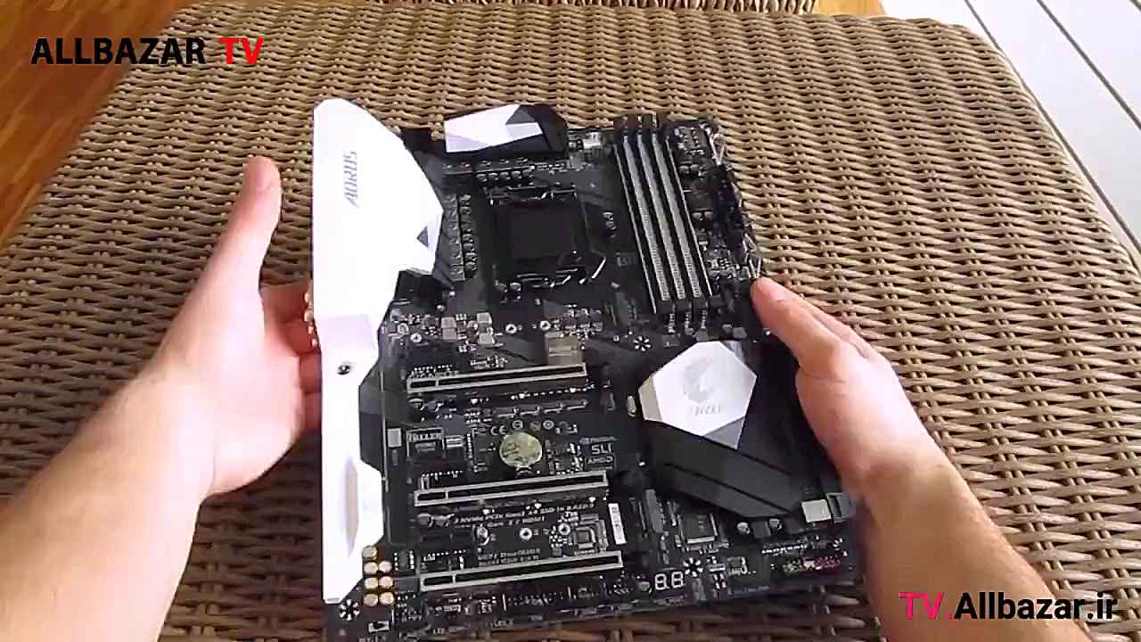 آنباکسینگ مادربرد جدید Gigabyt...