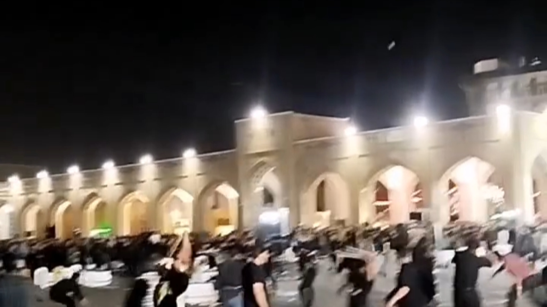 درگیری شدید و عجیب دو هیئت عزاداری در حرم امام رضا!