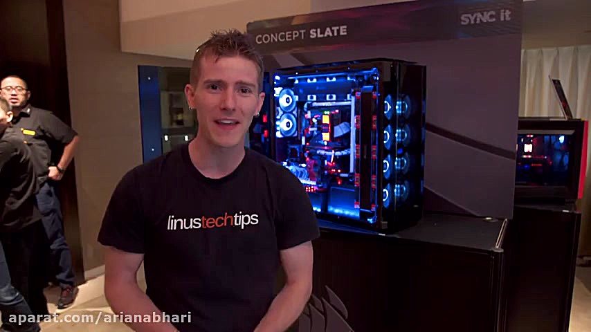 کیس کامپیوتر بزرگ تر از قد انس...