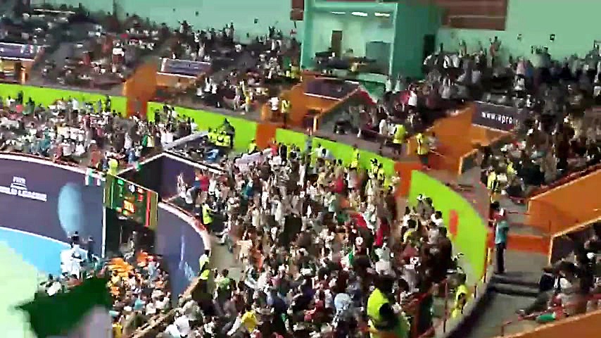 موج مکزیکی در ورزشگاه آزادی،با...